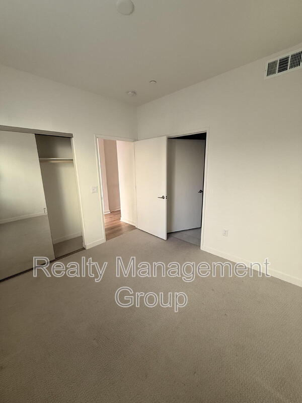 Foto del edificio - 5480 Shorefront Dr