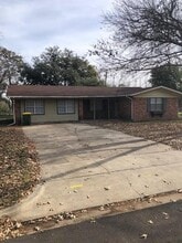 Building Photo - 349 Cranbrook Dr