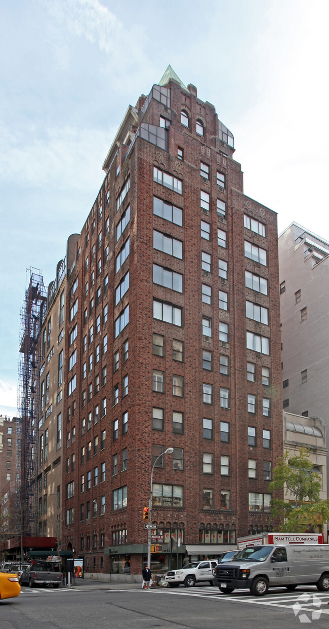 Primary Photo - 30 E 76th St