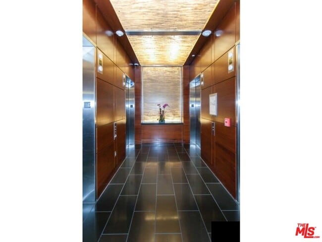 Foto del edificio - 1155 S Grand Ave