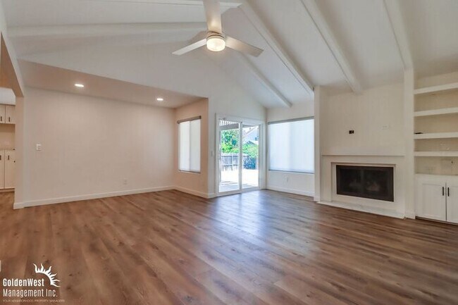 Foto del edificio - Stunningly Updated 3Bdm 2Ba Home Nearby Lake Murray!