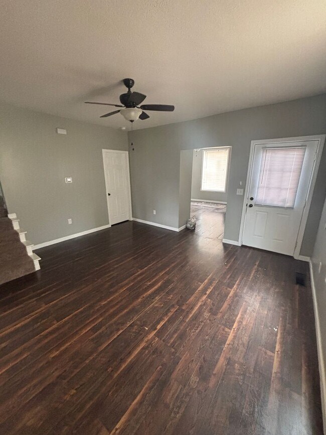 Building Photo - 2 Bedroom, 1 Bathroom House