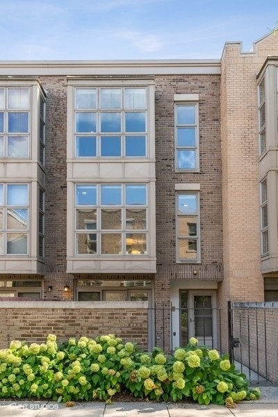 Building Photo - 2335 N Wayne Ave