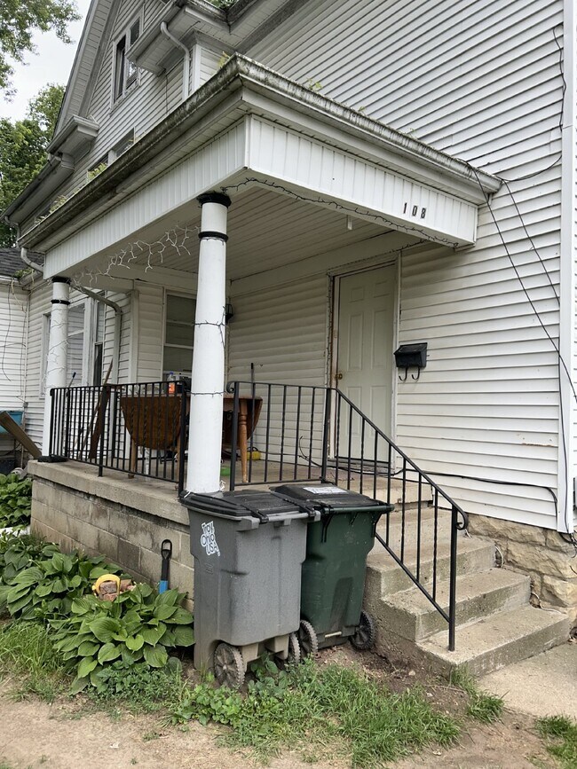 Foto del edificio - Welcome Home to Your Charming 1-Bedroom Apartment in Troy!