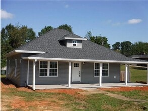 Building Photo - 308 S Poplar St