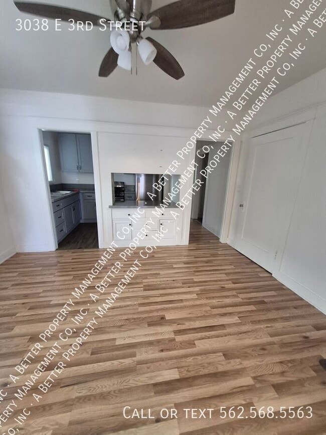 Foto del edificio - 3038 E 3rd St