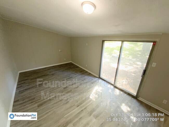 Foto del edificio - 3840 McCain Rd