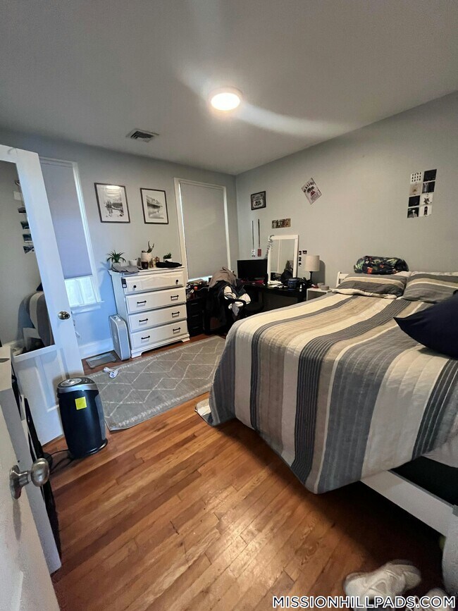 Foto del edificio - 731 Parker St