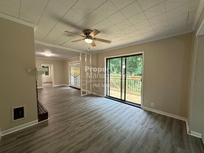 Foto del edificio - 3320 East Johns Avenue
