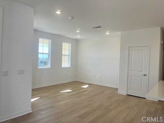 Building Photo - 8421 Gabrielino Ct