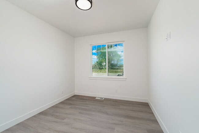 Foto del edificio - 5915 Little River Loop