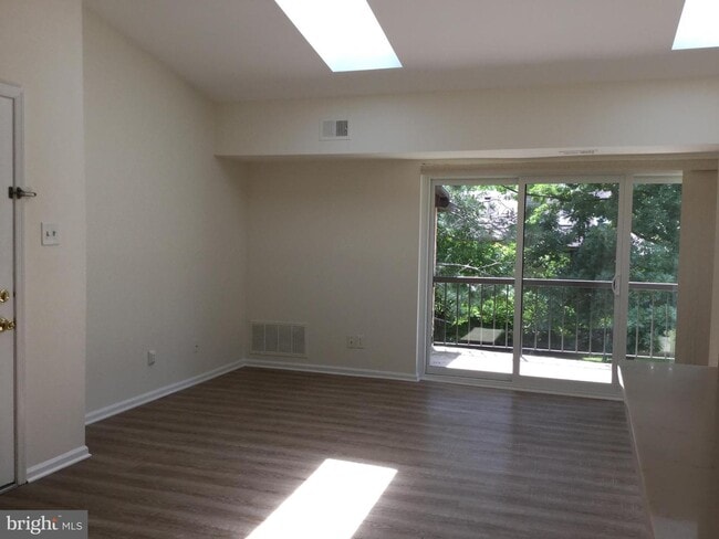 Building Photo - 56 Le Forge Ct