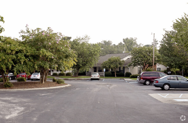 Building Photo - Marion Manor Apartments