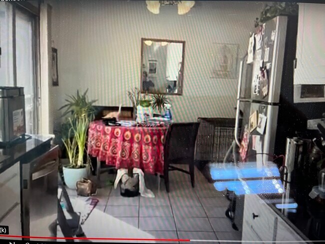 dining area - 233 Jackson Ave N