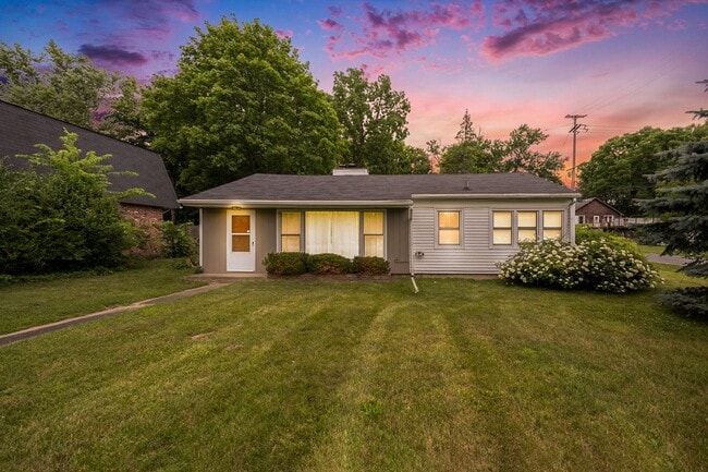 Building Photo - Charming, remodeled 2-Bed/1-Bath  ranch style home- $1499