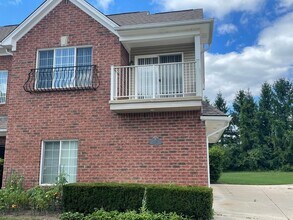 Building Photo - 8221 N Annsbury Cir