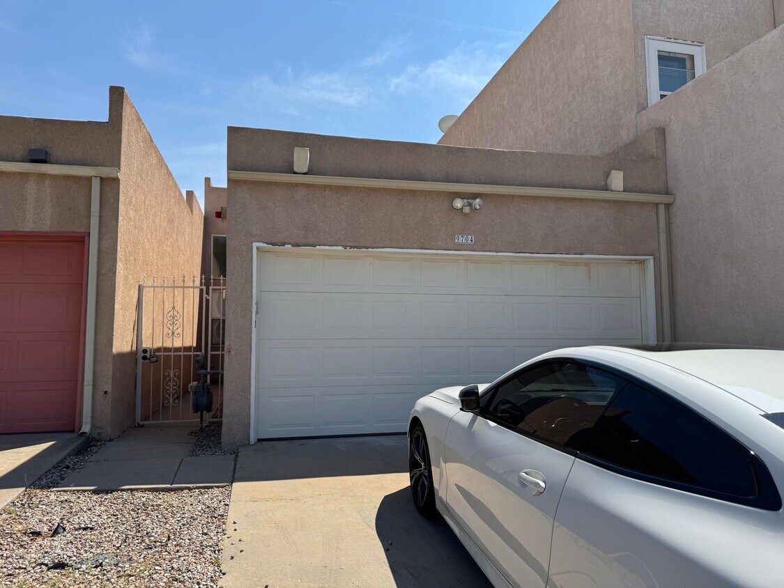 Foto principal - 9704 Lagrima De Oro Rd NE