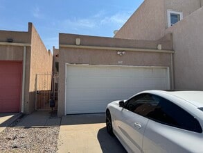 Building Photo - 9704 Lagrima De Oro Rd NE