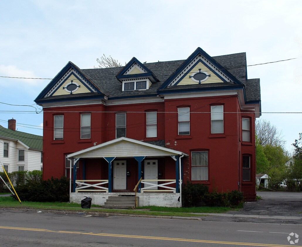 Building Photo - 445-447 Arsenal St