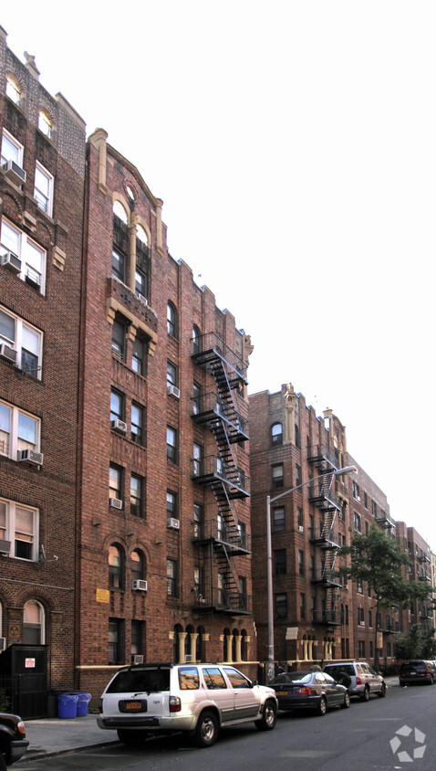 Building Photo - 201 E 18th St