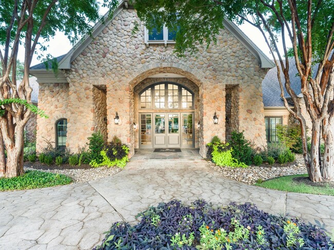 Building Photo - Alister Sunset Valley