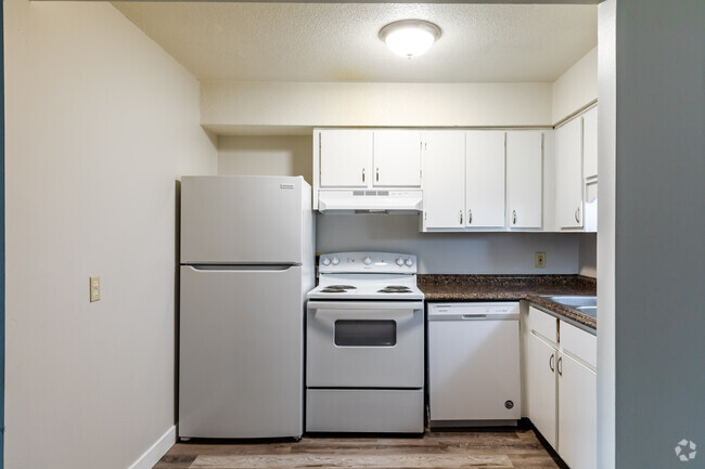 1BR, 1BA - Kitchen - Hollybrook Apartments