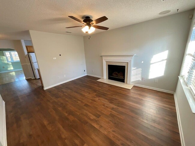 Foto del edificio - Newly Renovated 3BR/2BA in Lanvale Trace