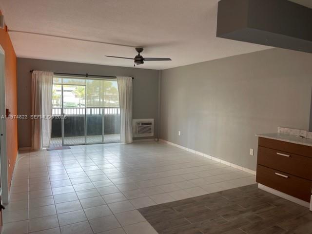 Building Photo - 220 Kings Point Dr