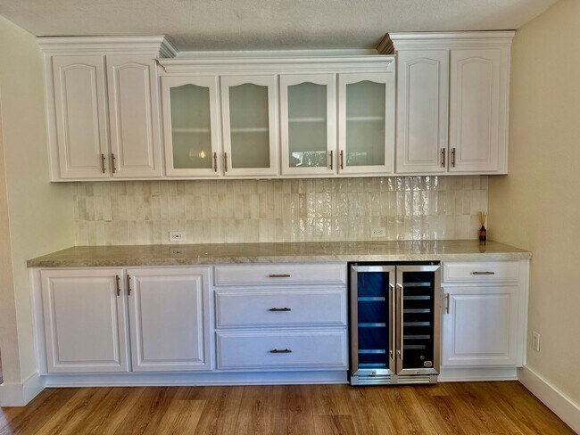 Building Photo - 310 Creekside Ct
