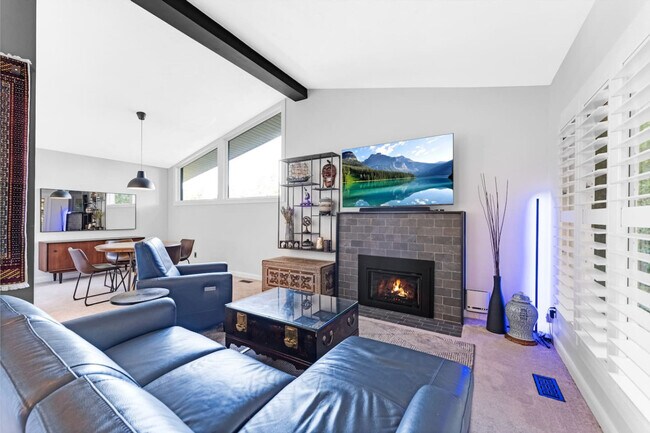 Building Photo - 670 Coronation Ave.