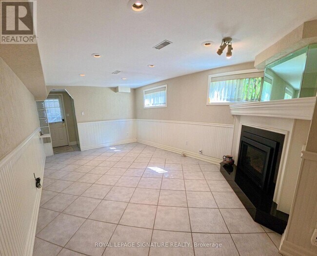 Photo du bâtiment - 3612 Birchmeadow Crescent