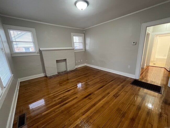 Building Photo - 218 S Valentine St