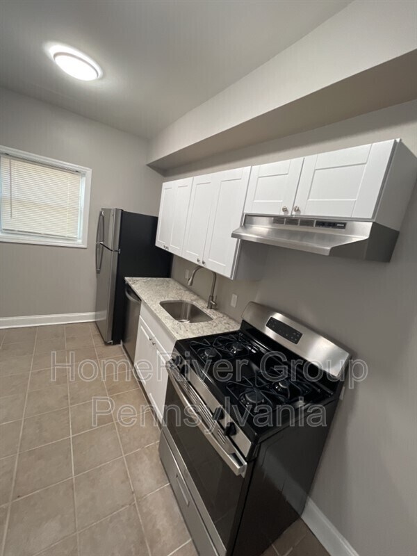 Building Photo - 330 N Robinson St