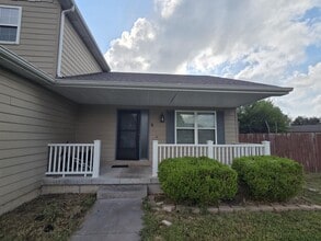 Building Photo - 533 Tall Grass Dr