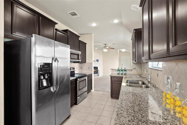 Building Photo - 1329 Red River Dr