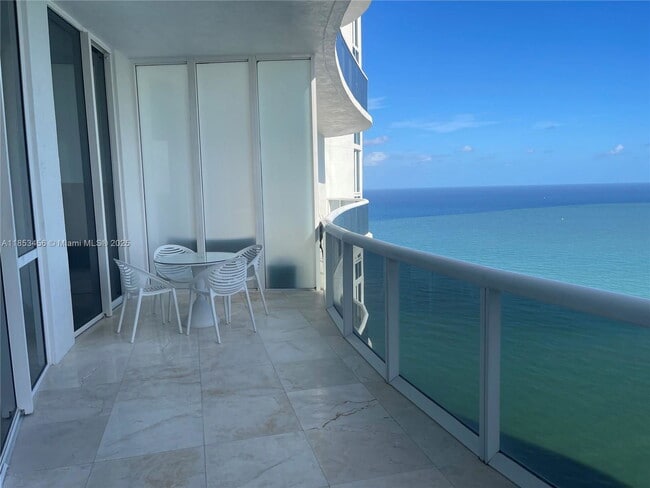 Building Photo - 16001 Collins Ave