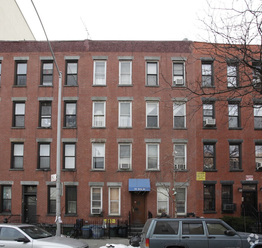 Building Photo - 214 Huron St