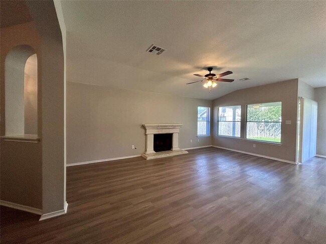 Building Photo - 1405 Thibodeaux Dr