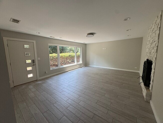 Foto del edificio - 805 Blackhawk Ln