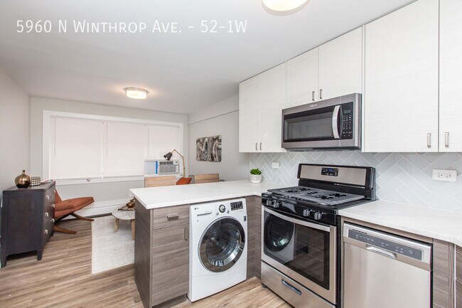 Building Photo - Stunning 1 Bedroom in Edgewater - Close to...