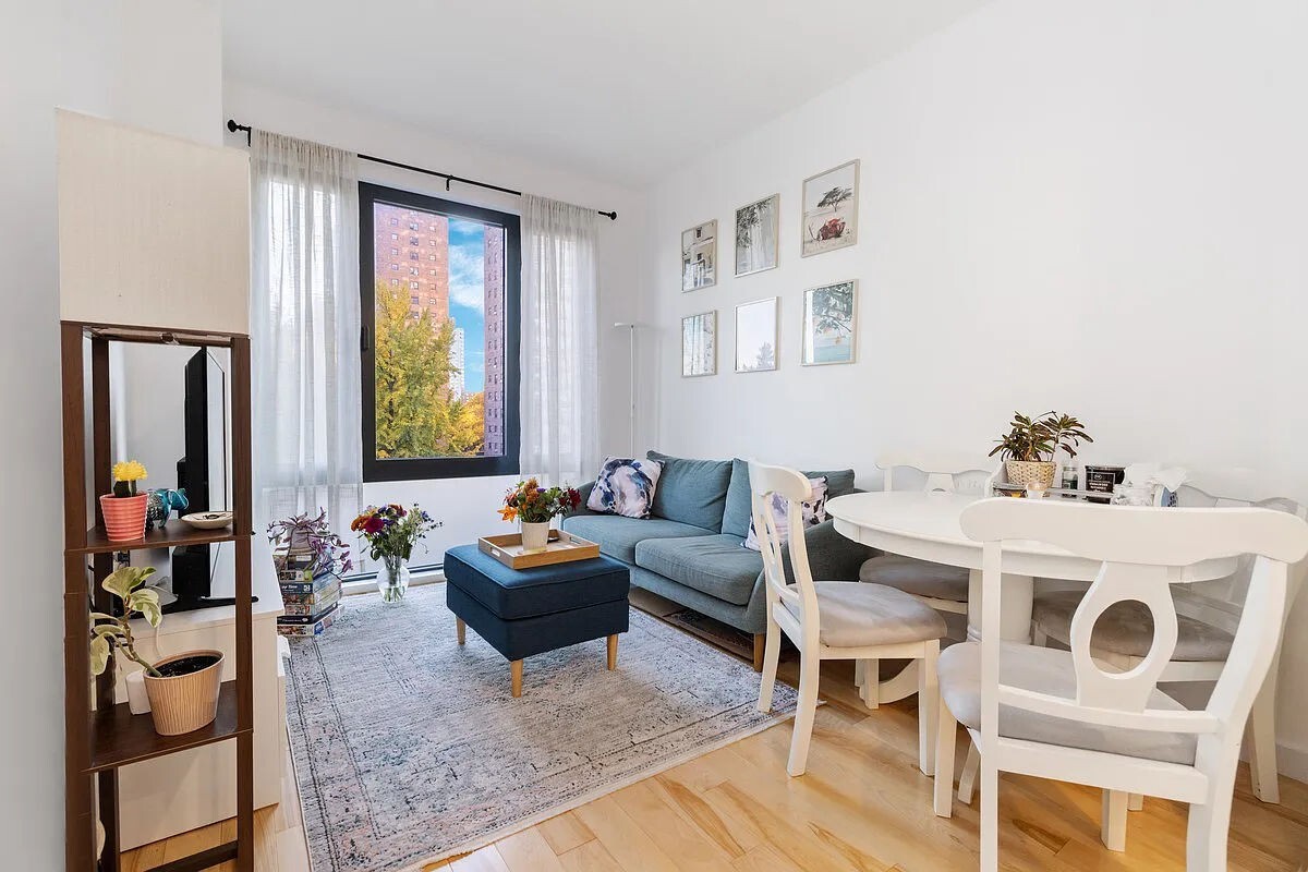 Foto principal - 63 West 104th Street