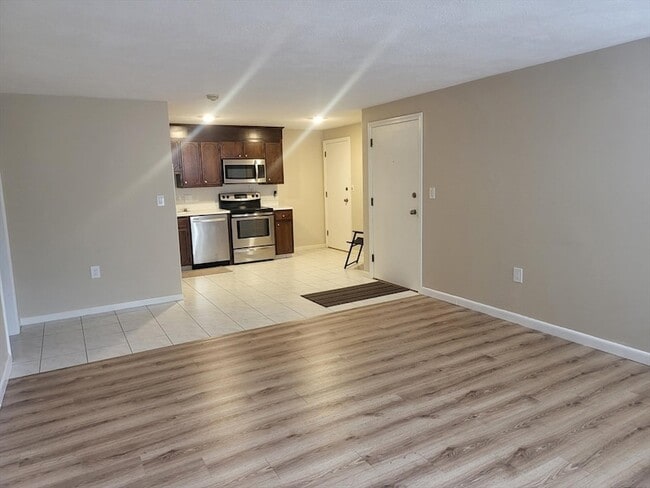 Building Photo - 1 Hallmark Gdns