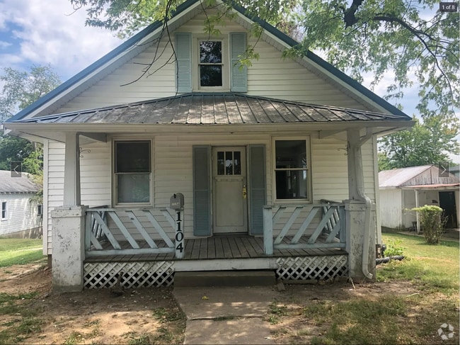 Building Photo - 1104 Perry Ave