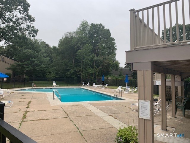 Building Photo - 16 Greenbriar Dr