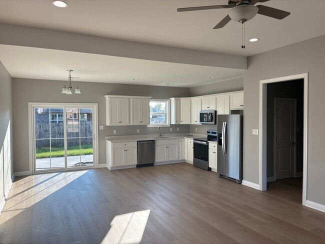 Building Photo - 129 Squires Way