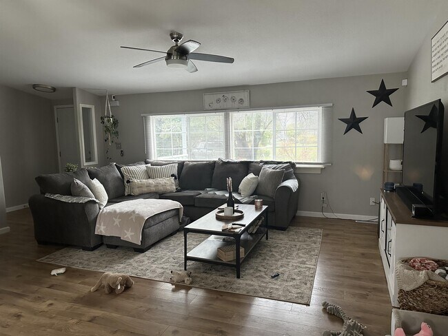 Foto del edificio - 48 Gideon Ln