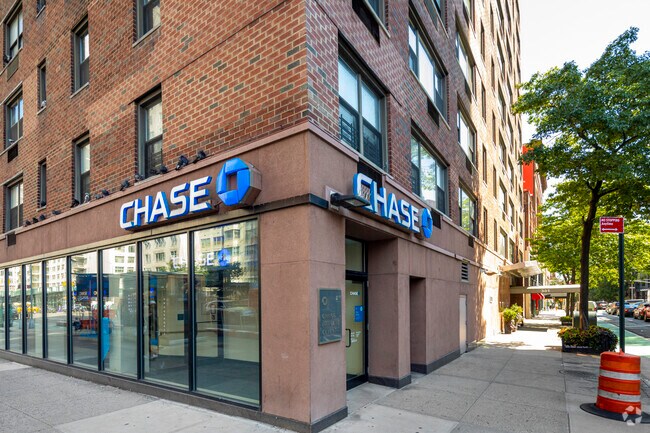 Foto del edificio - 301 E 62nd St