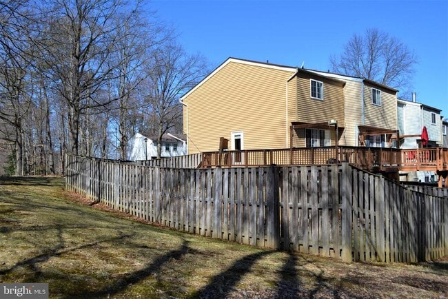 Foto del edificio - 8349 Windfall Rd