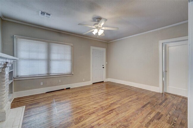 Foto del edificio - 3711 N Military Ave