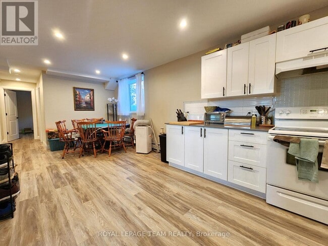 Building Photo - 50 Fringewood Dr